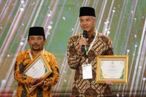 Ganjar Terima Penghargaan pada Baznas Award 2023
