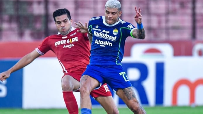 Ricuh Liga 1 Persib Bandung VS Persis Solo Diwarnai Aksi Saling Lempar Petasan Antar Suporter ricuh