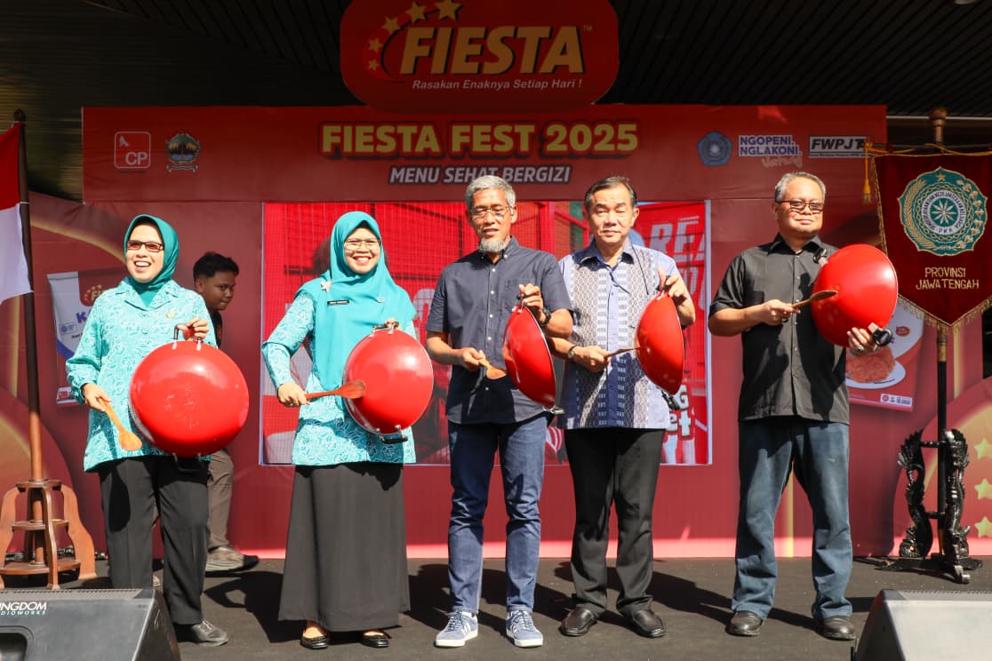 Sumarno membuka acara Lomba Memasak Fiesta Fest 2025 “Menu Sehat Bergizi” yang digelar di halaman Kantor Gubernur Jawa
